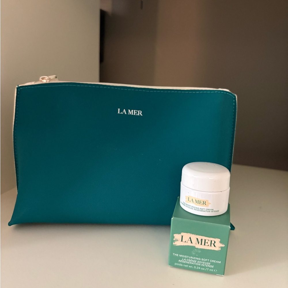 La Mer Teal Bag with Moisturizing Cream